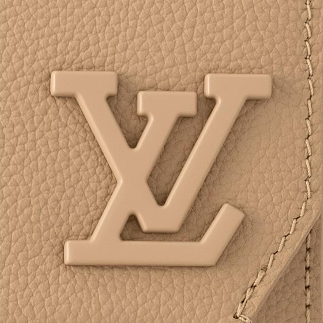 Túi Louis Vuitton Pilot Slingbag Nam Be